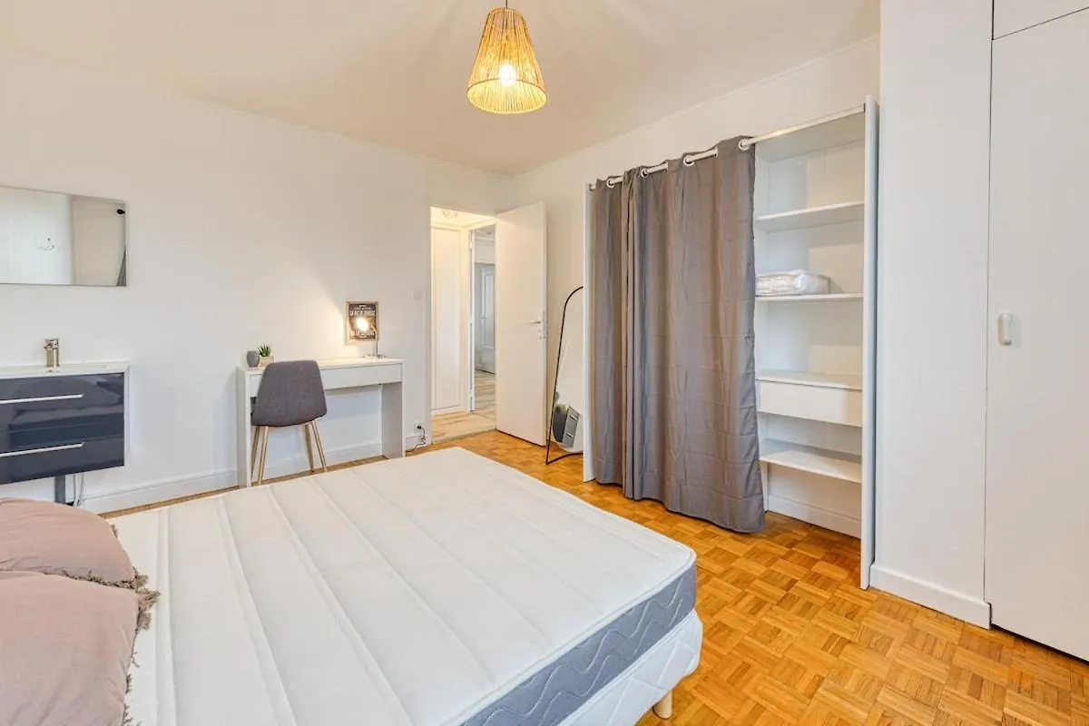 Magnificent Apartment, 4 Bedrooms, Fiber Wifi Grenoble France