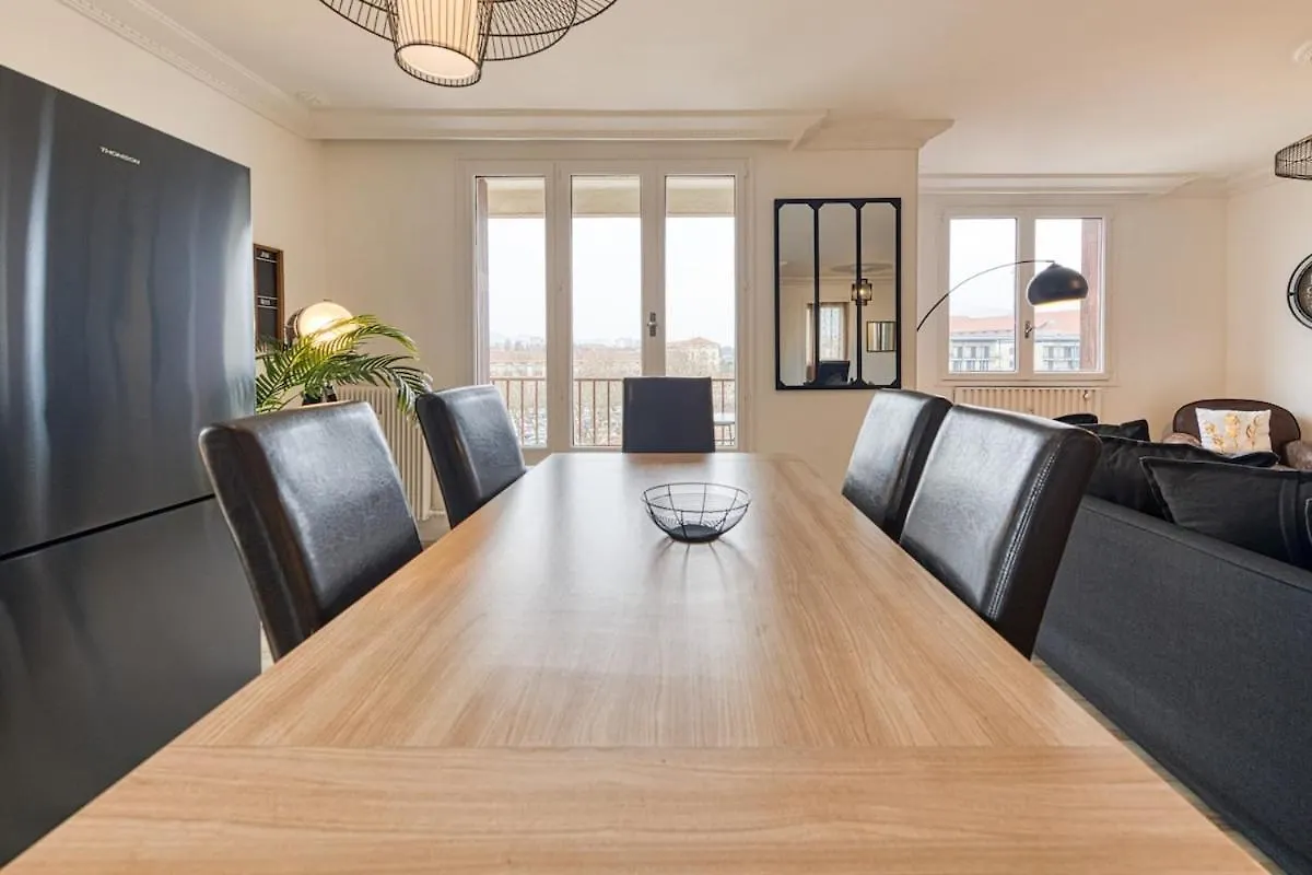 Magnificent Apartment, 4 Bedrooms, Fiber Wifi Grenoble