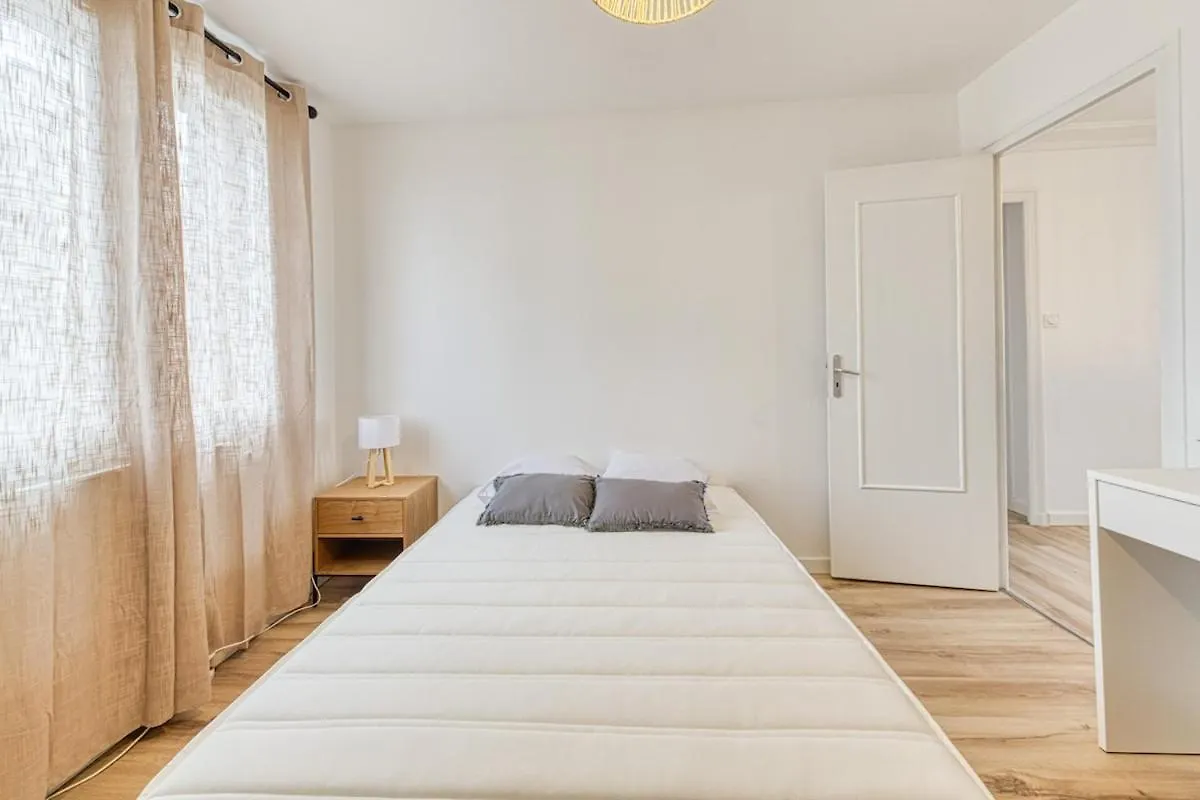 Magnificent Apartment, 4 Bedrooms, Fiber Wifi Grenoble