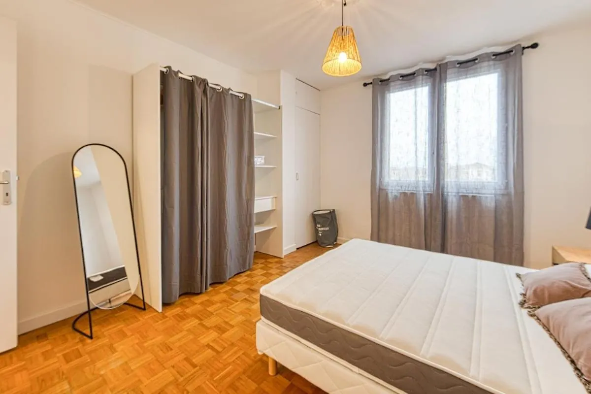 Magnificent Apartment, 4 Bedrooms, Fiber Wifi Grenoble